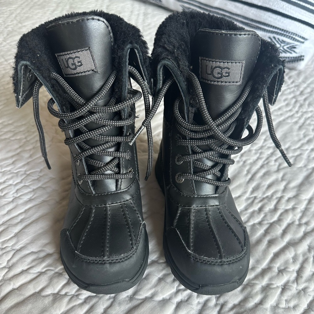 UGG Kids' Butte II CWR Boot- Black